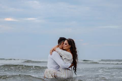 As melhores ideias e inspirações de fotos criativas para ensaio pré wedding na Praia'