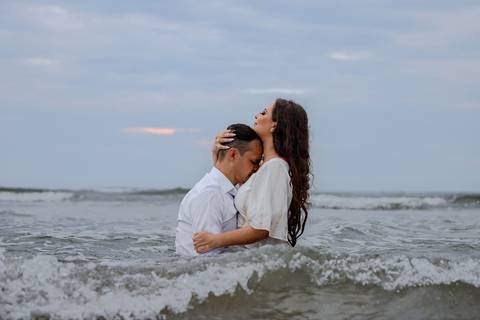 As melhores ideias e inspirações de fotos criativas para ensaio pré wedding na Praia'