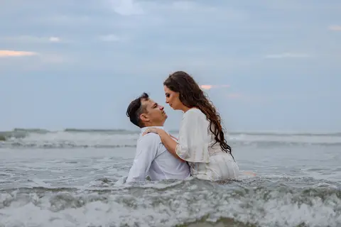 As melhores ideias e inspirações de fotos criativas para ensaio pré wedding na Praia'