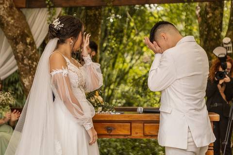 As melhores ideias e inspirações de fotos criativas da cerimônia no Sítio Della Torre em Mairiporã'