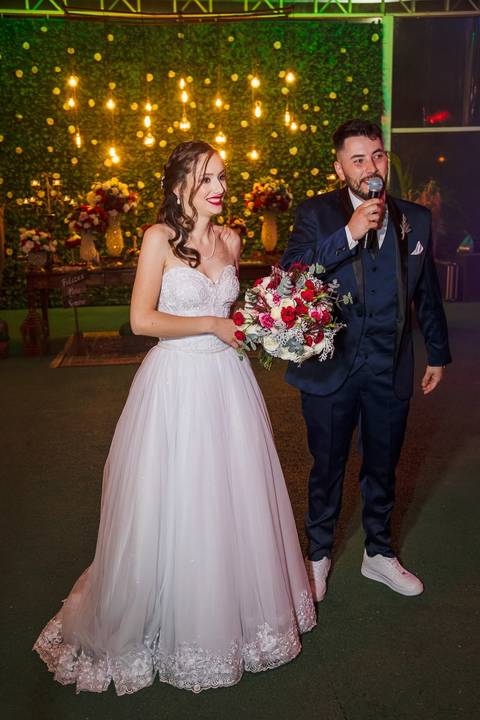 As melhores ideias e inspirações criativas de fotos do casal na recepção no espaço Verde Nobre Eventos'