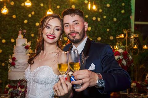 As melhores ideias e inspirações criativas de fotos do casal na recepção no espaço Verde Nobre Eventos'