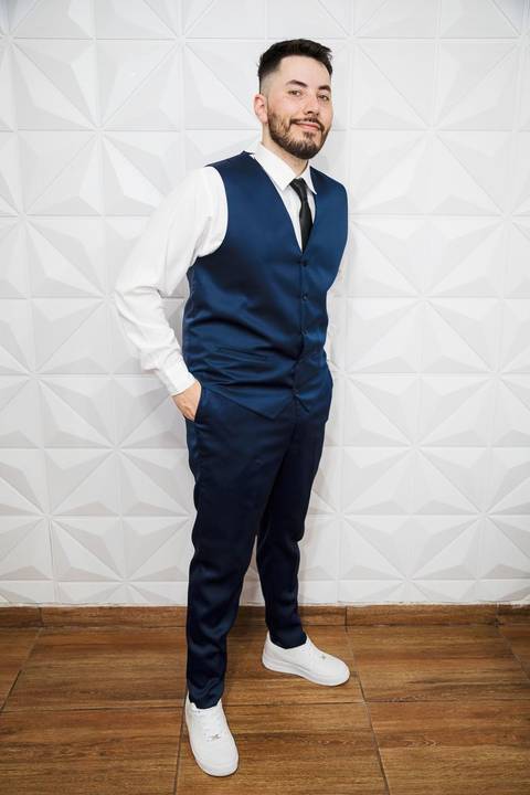 As melhores ideias e inspirações criativas de fotos do making of do noivo no espaço Verde Nobre Eventos'