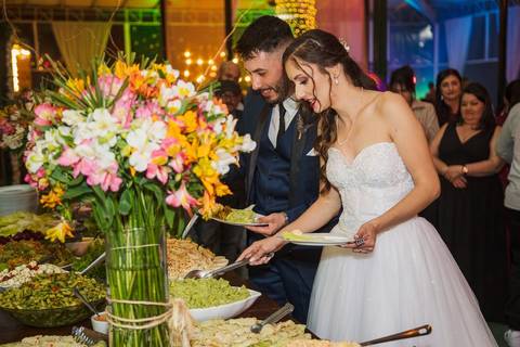 As melhores ideias e inspirações criativas de fotos do casal na recepção no espaço Verde Nobre Eventos'