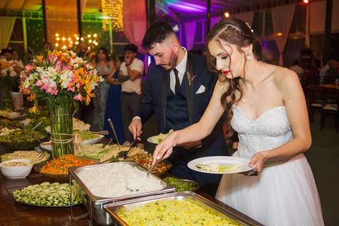 As melhores ideias e inspirações criativas de fotos do casal na recepção no espaço Verde Nobre Eventos'