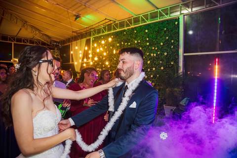 As melhores ideias e inspirações criativas de fotos do casal na recepção no espaço Verde Nobre Eventos'