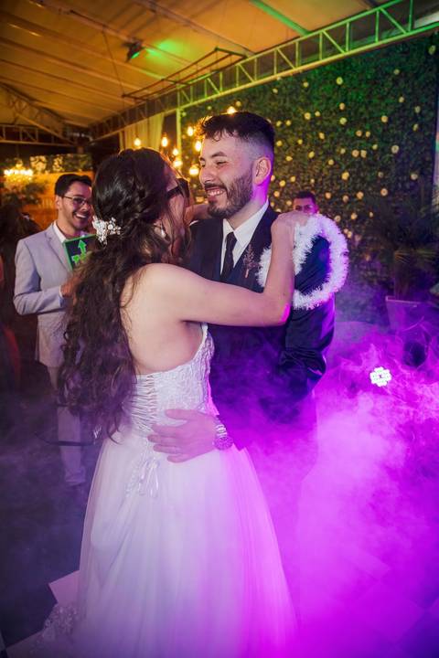 As melhores ideias e inspirações criativas de fotos do casal na recepção no espaço Verde Nobre Eventos'