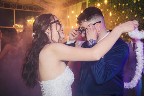 As melhores ideias e inspirações criativas de fotos do casal na recepção no espaço Verde Nobre Eventos'