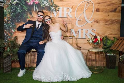 As melhores ideias e inspirações criativas de fotos do casal na recepção no espaço Verde Nobre Eventos'