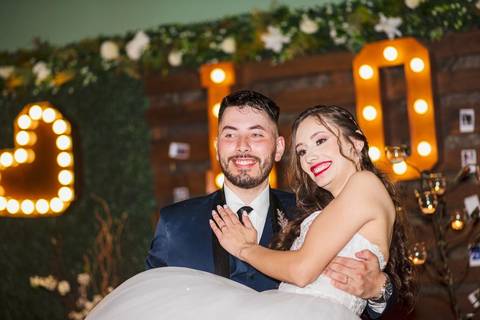 As melhores ideias e inspirações criativas de fotos do casal na recepção no espaço Verde Nobre Eventos'