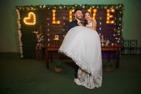 As melhores ideias e inspirações criativas de fotos do casal na recepção no espaço Verde Nobre Eventos'