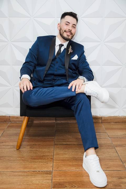 As melhores ideias e inspirações criativas de fotos do making of do noivo no espaço Verde Nobre Eventos'