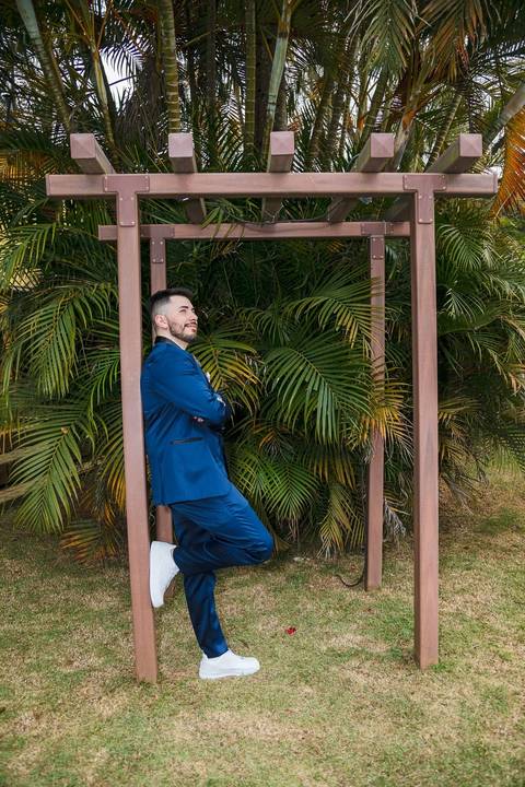 As melhores ideias e inspirações criativas de fotos do making of do noivo no espaço Verde Nobre Eventos'