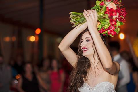 As melhores ideias e inspirações criativas de fotos do casal na recepção no espaço Verde Nobre Eventos'