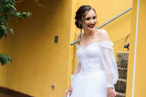 As melhores ideias e inspirações criativas de fotos do making of da noiva no espaço Verde Nobre Eventos'