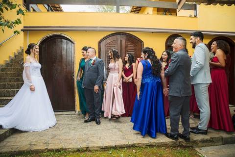 As melhores ideias e inspirações criativas de fotos do making of da noiva no espaço Verde Nobre Eventos'