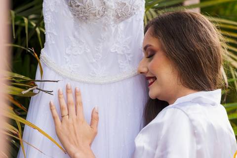 As melhores ideias e inspirações criativas de fotos do making of da noiva no espaço Verde Nobre Eventos'