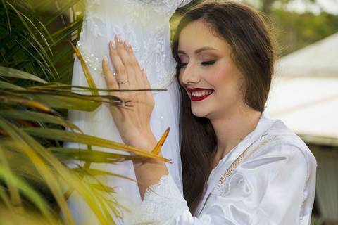 As melhores ideias e inspirações criativas de fotos do making of da noiva no espaço Verde Nobre Eventos'