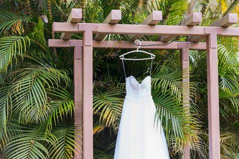 As melhores ideias e inspirações criativas de fotos do vestido do making of da noiva no espaço Verde Nobre Eventos'