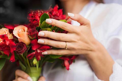 As melhores ideias e inspirações criativas de fotos do making of da noiva no espaço Verde Nobre Eventos'