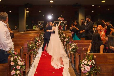 As melhores ideias e inspirações criativas de fotos da cerimônia na igreja Evangélica Vila Yara'