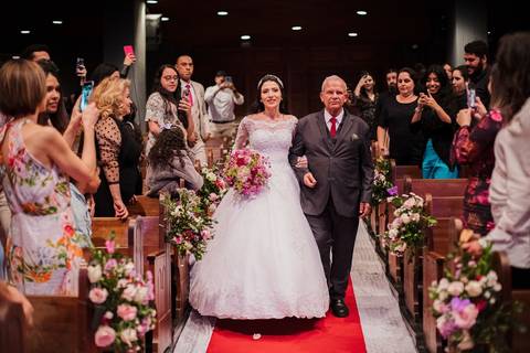 As melhores ideias e inspirações criativas de fotos da cerimônia na igreja Evangélica Vila Yara'