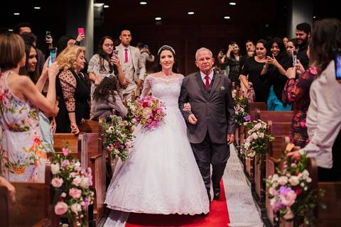 As melhores ideias e inspirações criativas de fotos da cerimônia na igreja Evangélica Vila Yara'