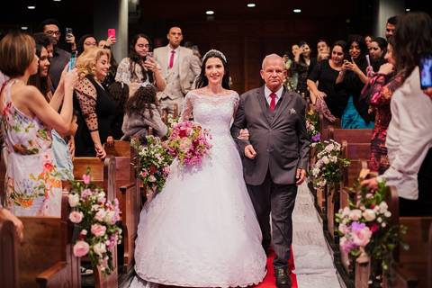 As melhores ideias e inspirações criativas de fotos da cerimônia na igreja Evangélica Vila Yara'
