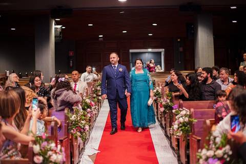 As melhores ideias e inspirações criativas de fotos da cerimônia na igreja Evangélica Vila Yara'