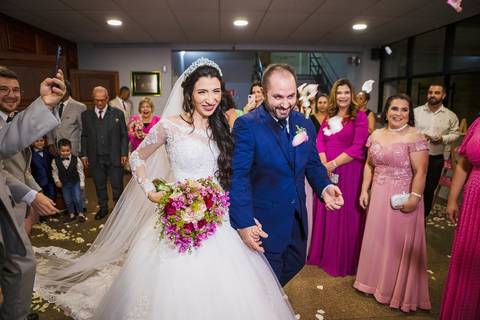 As melhores ideias e inspirações criativas de fotos da cerimônia na igreja Evangélica Vila Yara'