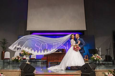 As melhores ideias e inspirações criativas de fotos da cerimônia na igreja Evangélica Vila Yara'