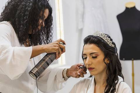 As melhores ideias e inspirações criativas de fotos do making of da noiva na Escovaria de Luxo'