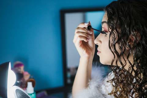 As melhores ideias e inspirações criativas de fotos do making of da noiva no seu apartamento'