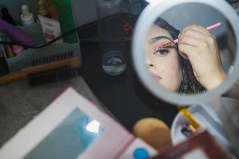 As melhores ideias e inspirações criativas de fotos do making of da noiva no seu apartamento'