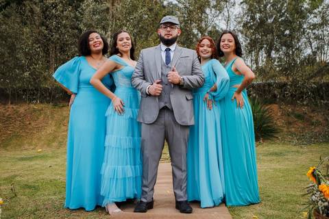 As melhores ideias e inspirações criativas de fotos do noivo com as madrinhas no sítio'