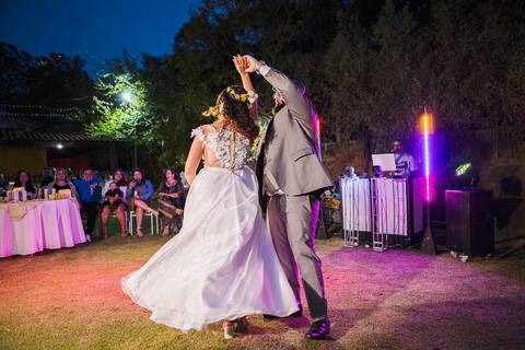 As melhores ideias e inspirações criativas de fotos da valsa do casal no sítio'