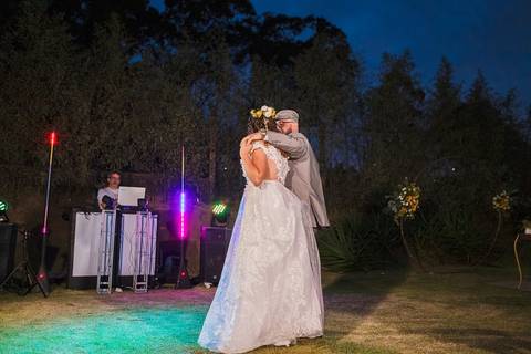 As melhores ideias e inspirações criativas de fotos da valsa do casal no sítio'