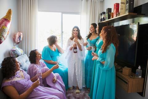 As melhores ideias e inspirações criativas de fotos do making of da noiva no seu apartamento'