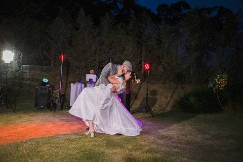 As melhores ideias e inspirações criativas de fotos da valsa do casal no sítio'