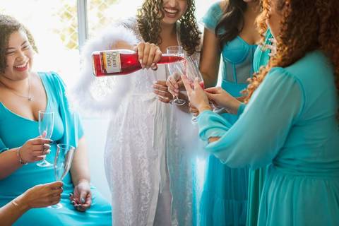 As melhores ideias e inspirações criativas de fotos do making of da noiva no seu apartamento'