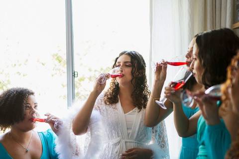 As melhores ideias e inspirações criativas de fotos do making of da noiva no seu apartamento'