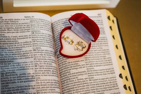 As melhores ideias e inspirações criativas de fotos da aliança na bíblia '