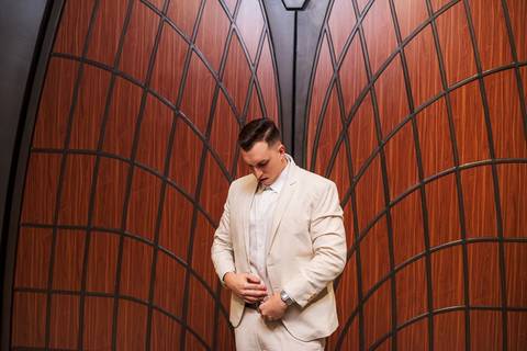 As melhores ideias e inspirações criativas de fotos de casamento do simulado do making of do noivo na Igreja Paróquia Nossa Senhora de Lourdes '