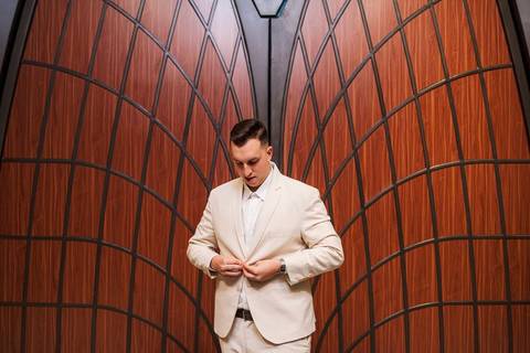 As melhores ideias e inspirações criativas de fotos de casamento do simulado do making of do noivo na Igreja Paróquia Nossa Senhora de Lourdes '