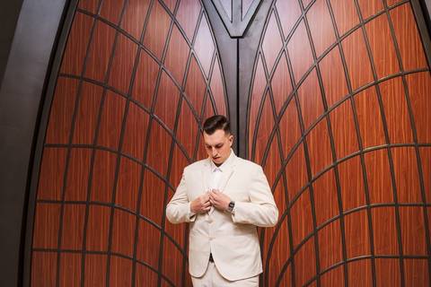 As melhores ideias e inspirações criativas de fotos de casamento do simulado do making of do noivo na Igreja Paróquia Nossa Senhora de Lourdes '