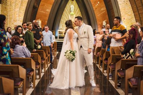 As melhores ideias e inspirações criativas de fotos de casamento na Igreja Paróquia Nossa Senhora de Lourdes '