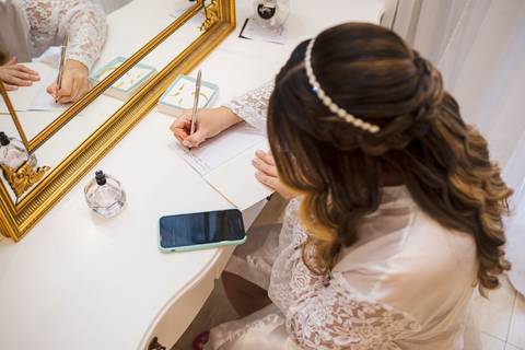 As melhores ideias e inspirações criativas de fotos de casamento do making of da noiva no Studio Jéssica Seixas Beaut'