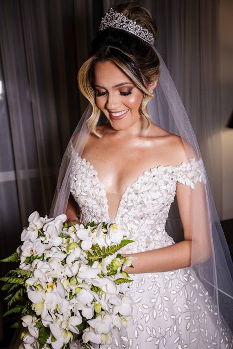 As melhores ideias e inspirações criativas de fotos de casamento do making of da noiva no Quality Suites Oscar Freire'