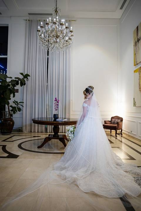 As melhores ideias e inspirações criativas de fotos de casamento do making of da noiva no Quality Suites Oscar Freire'