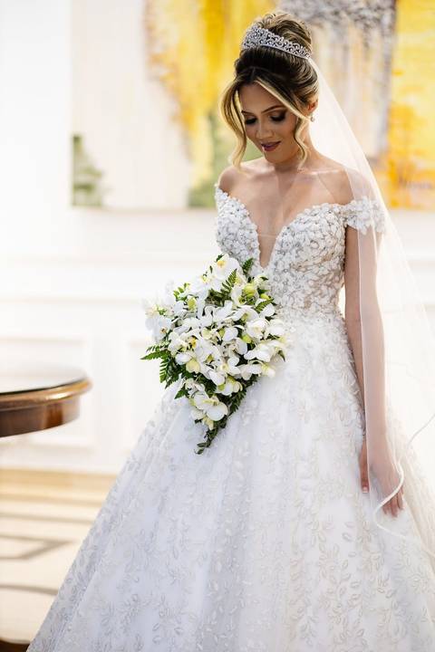 As melhores ideias e inspirações criativas de fotos de casamento do making of da noiva no Quality Suites Oscar Freire'